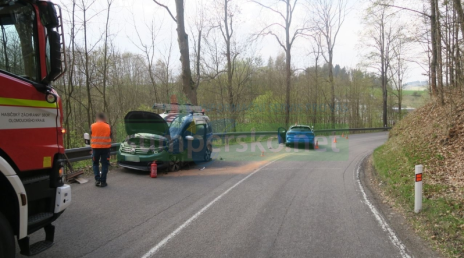 Řidič přejel do protisměru mezi Bušínem a Bukovicemi
