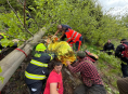 Hasiči a záchranáři pomohli zraněnému lesnímu dělníkovi