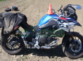 Motorkář skončil v příkopu