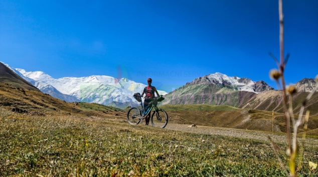 Kyrgyzstánem na kole