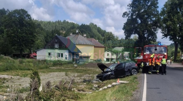 Řidička neudržela auto na silnici