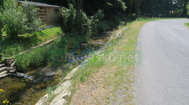 Opilý cyklista sjel do koryta řeky Oskava