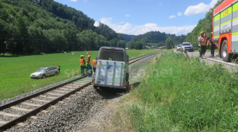 Při jízdě na Hanušovicku se řidičce odpojil vozík