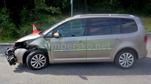 Řidič nesledoval provoz a havaroval