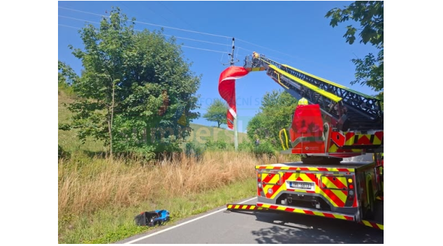Hasiči na Šumpersku pomohli paraglidistovi