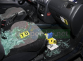 Vandal značně poškodil zaparkované auto