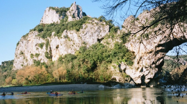 To musíte vidět! Pohled do jeskyně ve skalnatých masivech