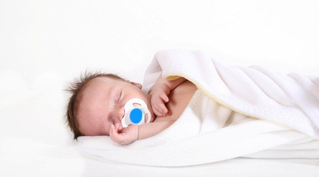 Fakultní nemocnice Olomouc má první miminko roku 2013