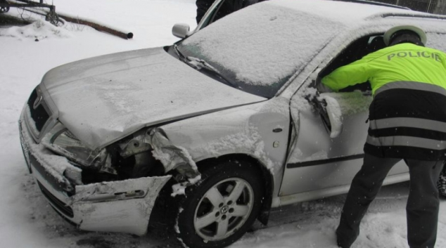 Osobním vozidlem naboural v Zábřehu autobus a ujel
