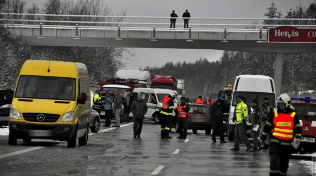 Hromadná nehoda dvaceti vozidel mezi Olomoucí a Ostravou