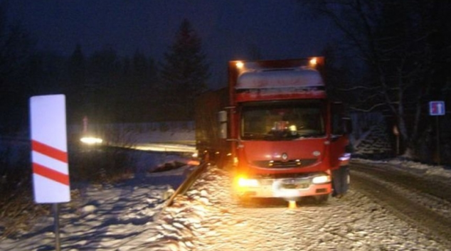 Na Jesenicku se bouralo kvůli sněhu