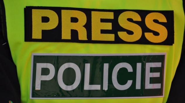 V Šumperku vandal poničil zaparkované vozidlo