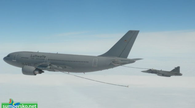 Tankování Gripenu za letu!