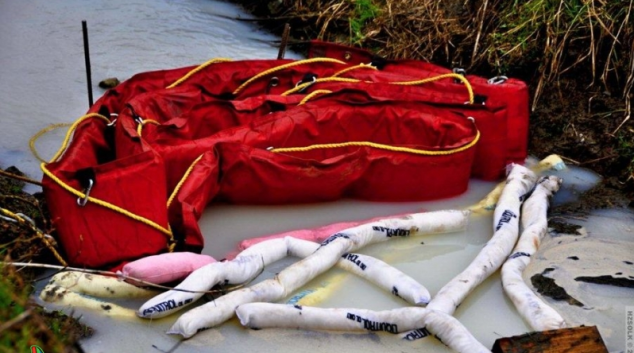 Do potoku v Olomouci Nemilanech unikla neznámá látka