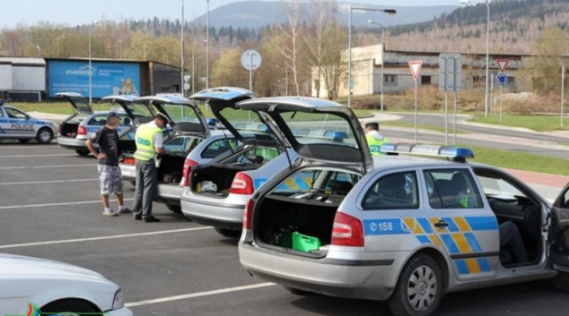 FOTO: Policie kontrolovala řidiče na Jesenicku