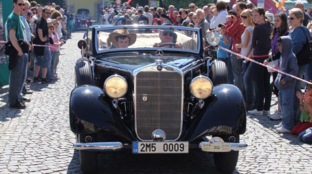 Dámský klub historických vozidel pořádá v Zábřehu soutěž autoveteránů