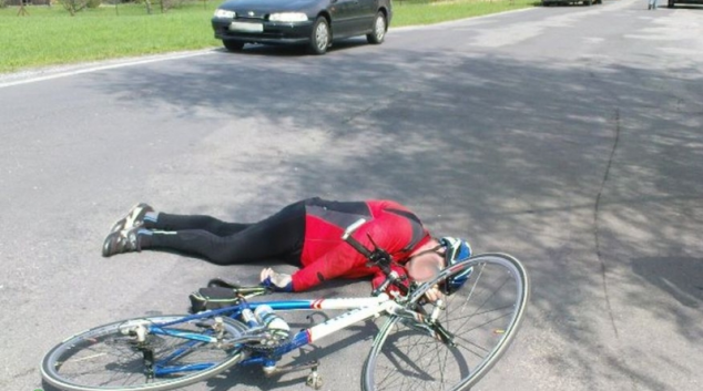 Ve Zlatých Horách řidič srazil jedenasedmdesátiletého cyklistu