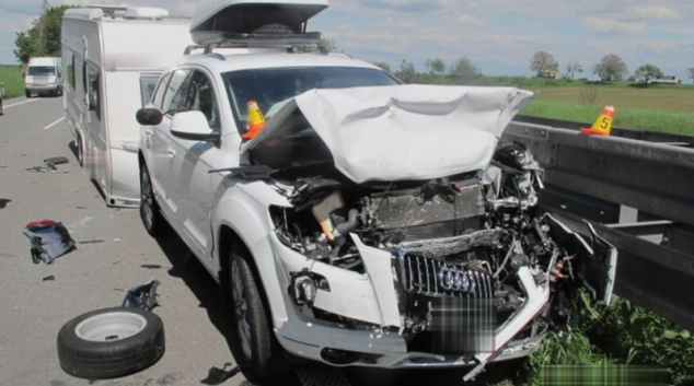 Škoda přes dva miliony. Srazila se vozidla BMW a Audi