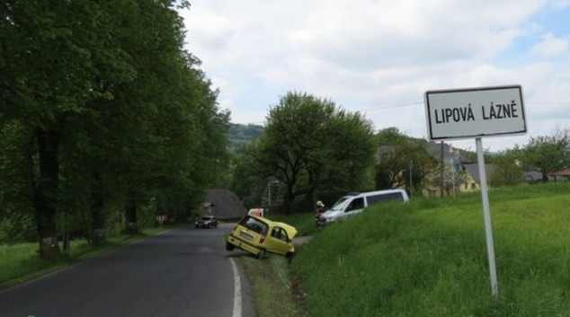 Řidič zkolaboval za volantem a havaroval