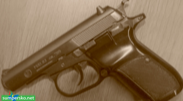 K čemu vrah potřeboval pistoli?