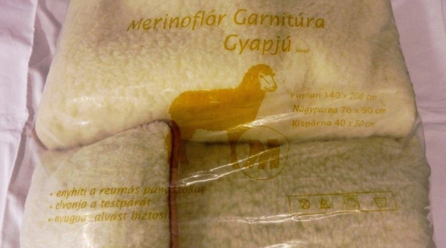 Místo ovčí ložní soupravy koupili umělý šmejd