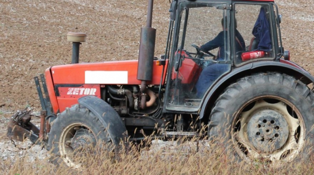 Ukradený traktor v Kostelci na Hané byl nalezen v Mohelnici