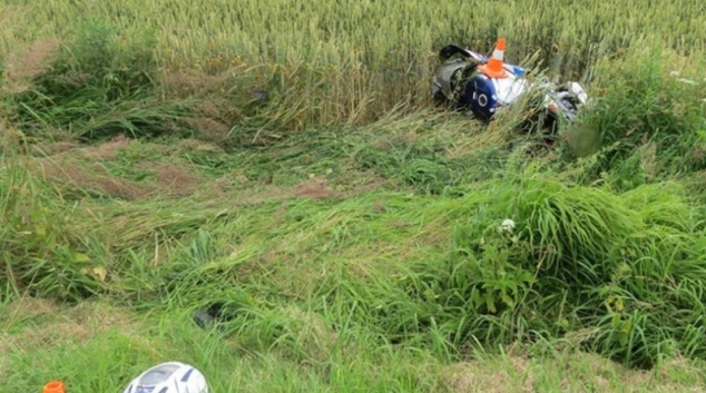 Řidič u Vidnavy po střetu s motorářem nezastavil