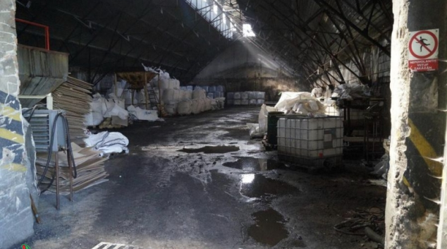 Stovky tun cukru ležely mezi plísní