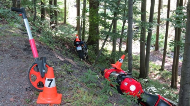 Yamahu a Hondu poslali kvůli rychlosti ze srázu dolů