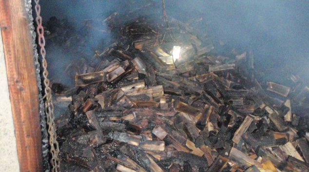 V obci Jeřmaň hořel přístavek s uloženým dřevem