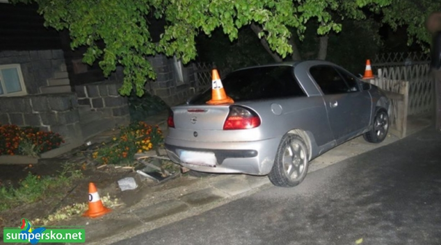 V Žulové nechal řidič nabourané vozidlo stát a odešel