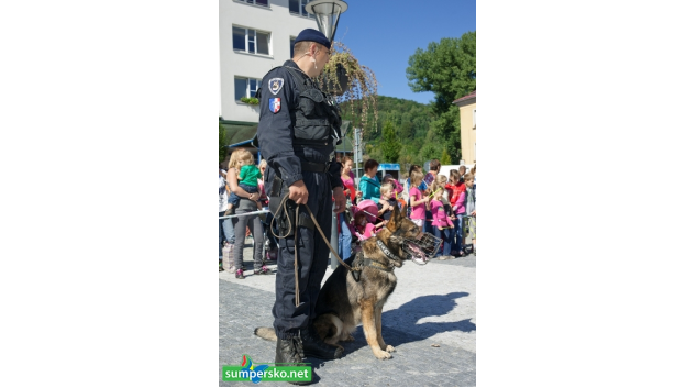 Závěr policejního cvičení v Jeseníku patřil dětem