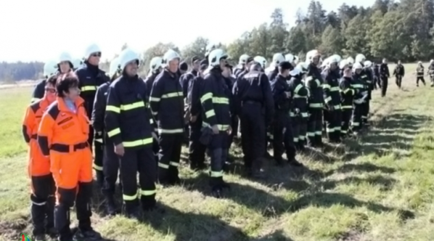 V lese na Prostějovsku pátralo sto záchranářů po deseti osobách