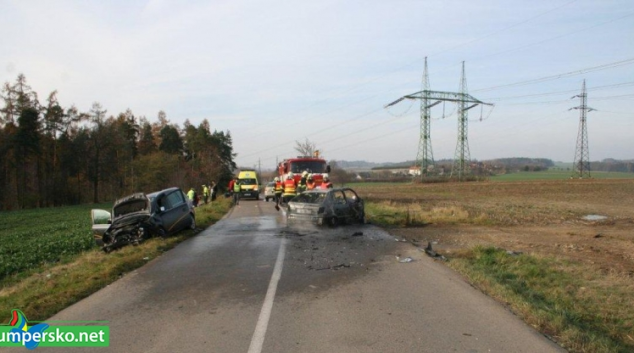 Vozidlo po nehodě začalo hořet. Na vině je alkohol, nebo hazard?