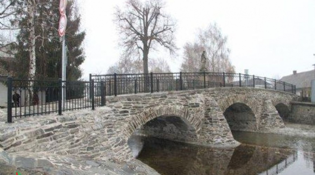 Svatojánský most v Dlouhé Loučce byl znovu otevřen