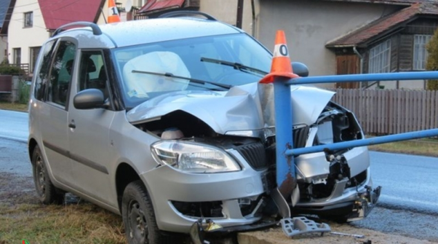 Řidič v Lipové –lázních se nevěnoval řízení a škoda je 110 tisíc