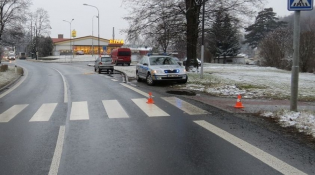 Řidička v Jeseníku zachytila na přechodu desetiletou dívku