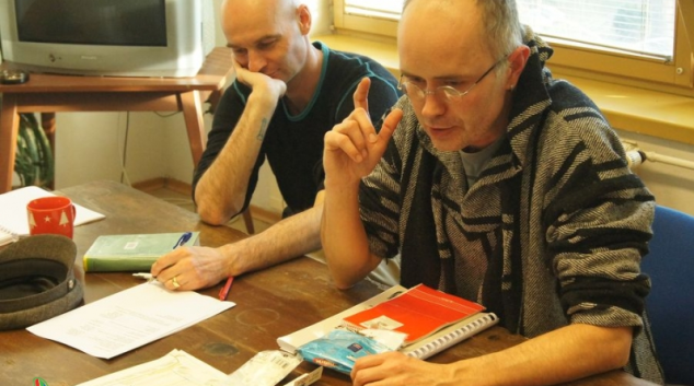 Režisér Konrád Popel zve na komedii Zdravý nemocný