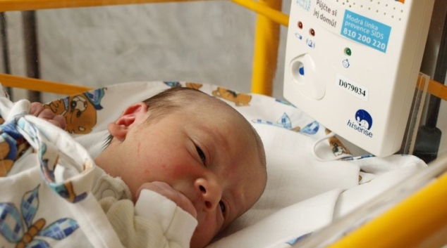 Dech novorozenců v olomoucké porodnici hlídají nové monitory