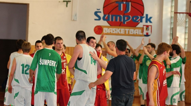 BASKET MUŽI:TJ Šumperk vs Sršni Písek 84:60