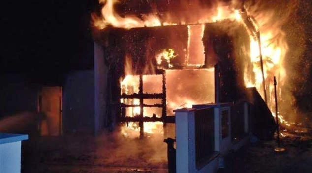 Oheň v Troubelicích zničil garáž a dvě vozidla