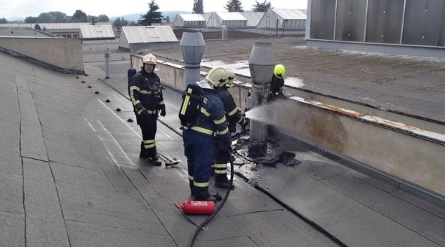 Rychlý zásah hasičů zabránil rozšíření požáru v Mohelnici
