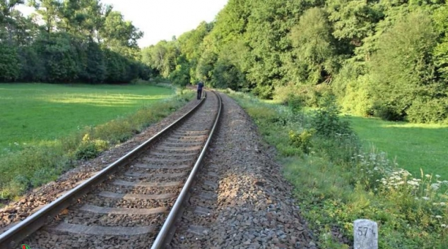 Policie hledá svědky k případu položení kamení na koleje