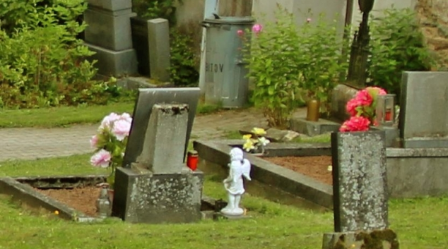 Žena se zranila v Jeseníku na hřbitově