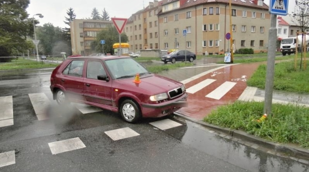 Opilecká jízda muže z Litovle skončila nárazem do osvětlení