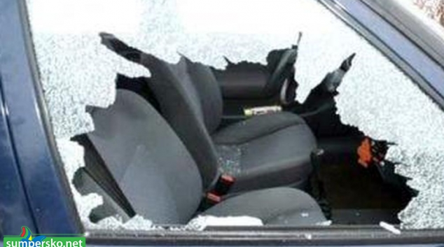 Zloděj se zaměřil na Sobotín. Vykradl dvě auta během 24 hodin