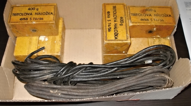 Policisté převzali tritolové náložky i náboje