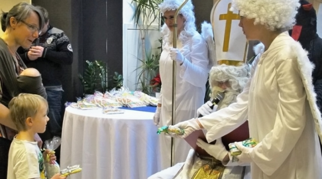 Děti v Bruselu dostaly dárek od Mikuláše z Olomouce