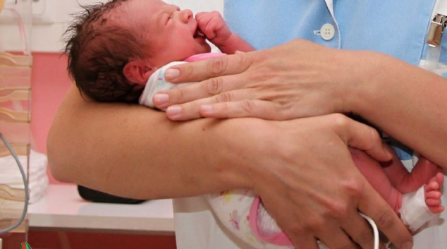 První novoroční miminko v Olomouci se narodilo 135 minut po půlnoci