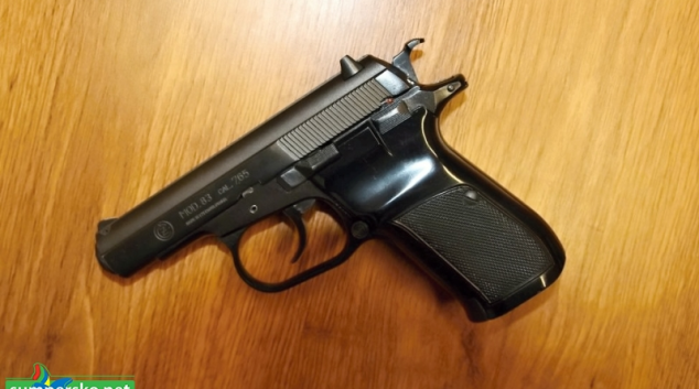 Prodavač ve Starém Městě vyhrožoval zákazníkovi zastřelením